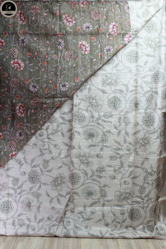 Green Bapta Silk Saree with Beautiful Sculpture Design in Pallu, Beautiful Printed Body with Unstitched Blouse Piece-1