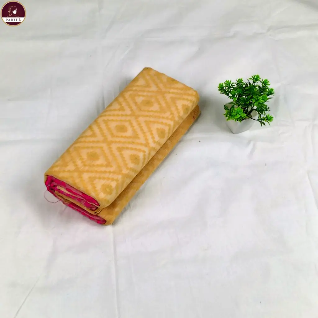 dhakai-jamdani-saree-beige-pink-handwoven.webp