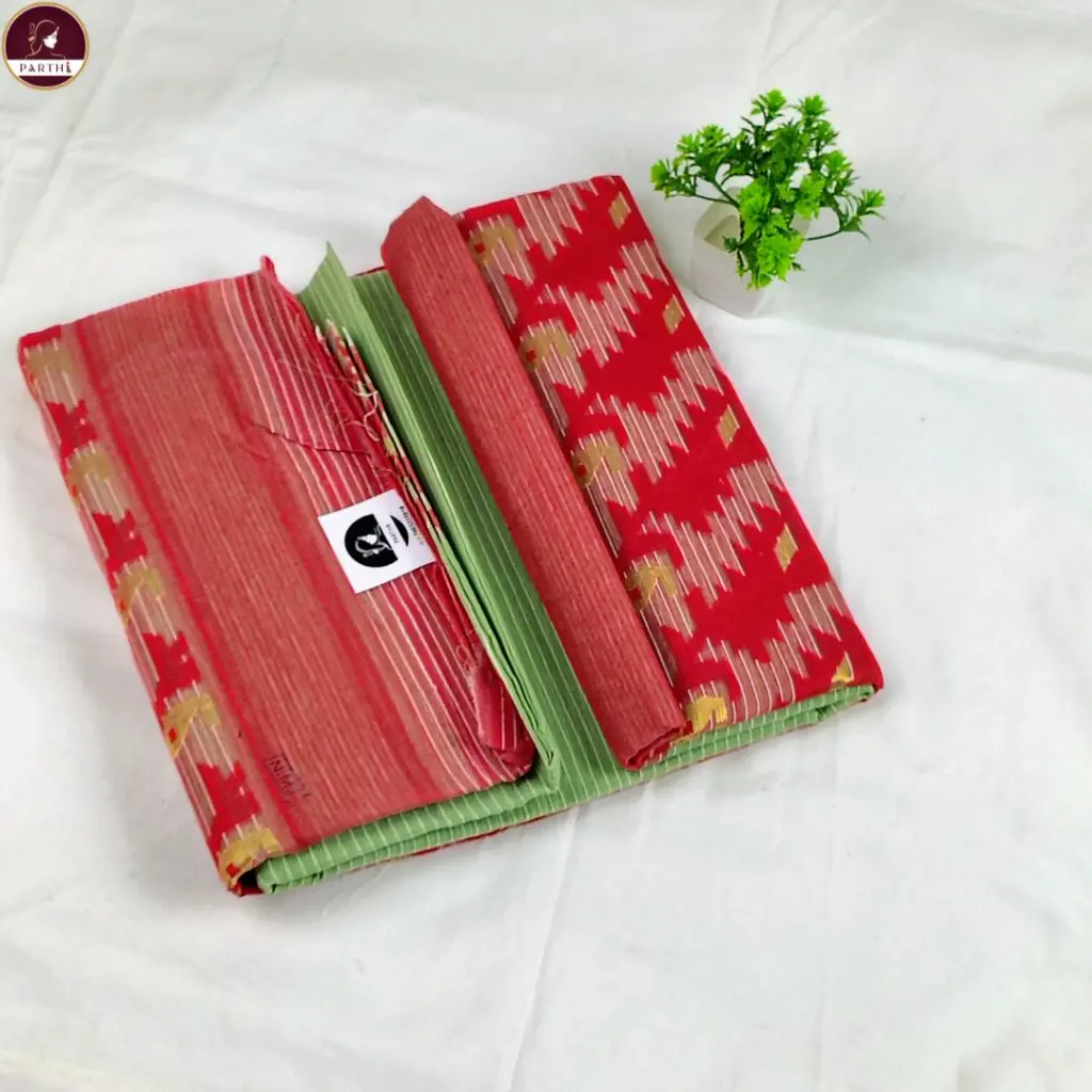 dhakai-jamdani-saree-green-red-handwoven.webp