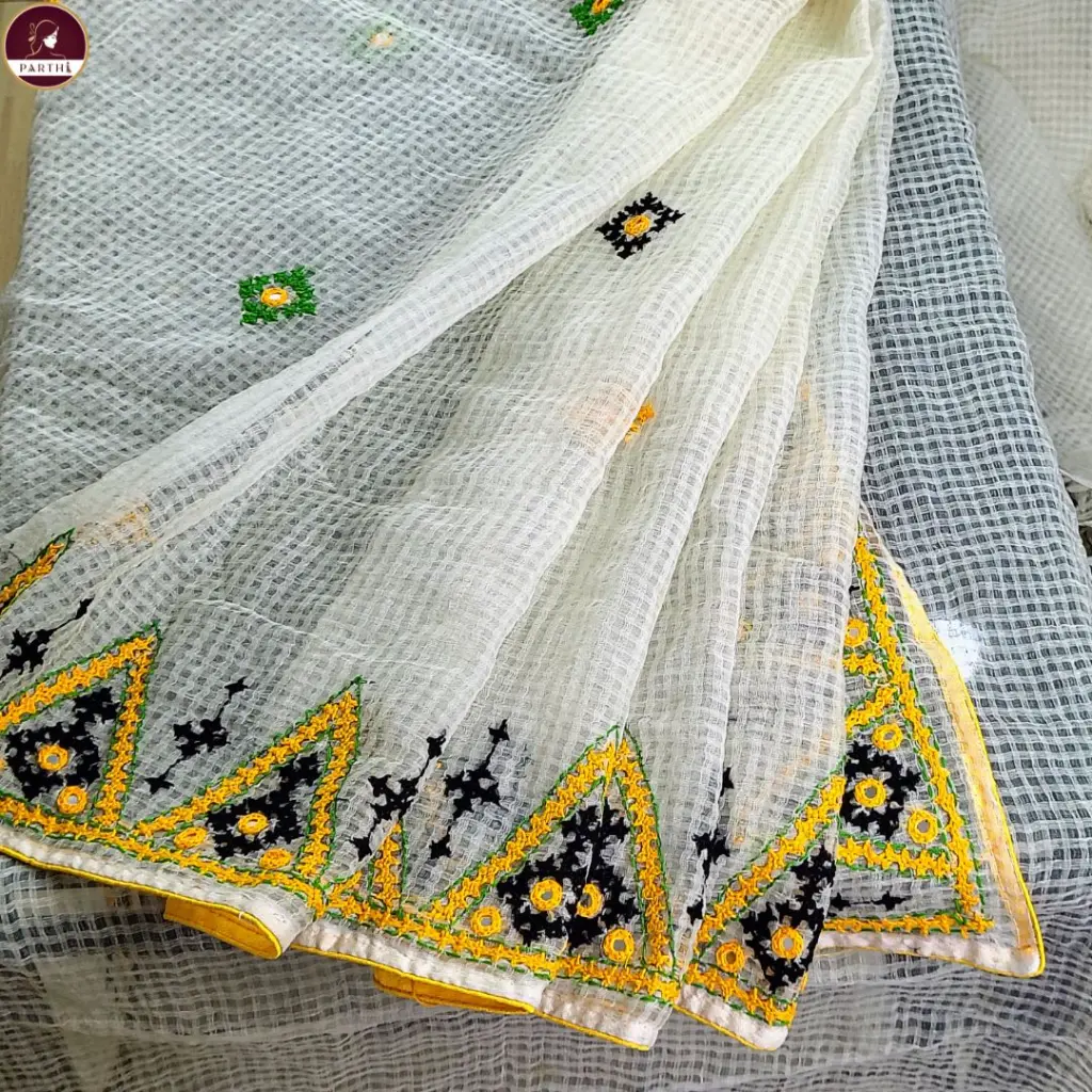 white-handwork-embroidery-gujrati work-with-blouse-piece (2).webp