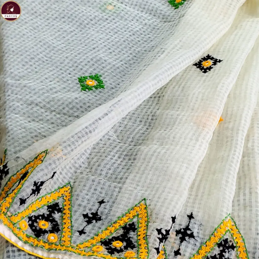 white-handwork-embroidery-gujrati work-with-blouse-piece (4).webp