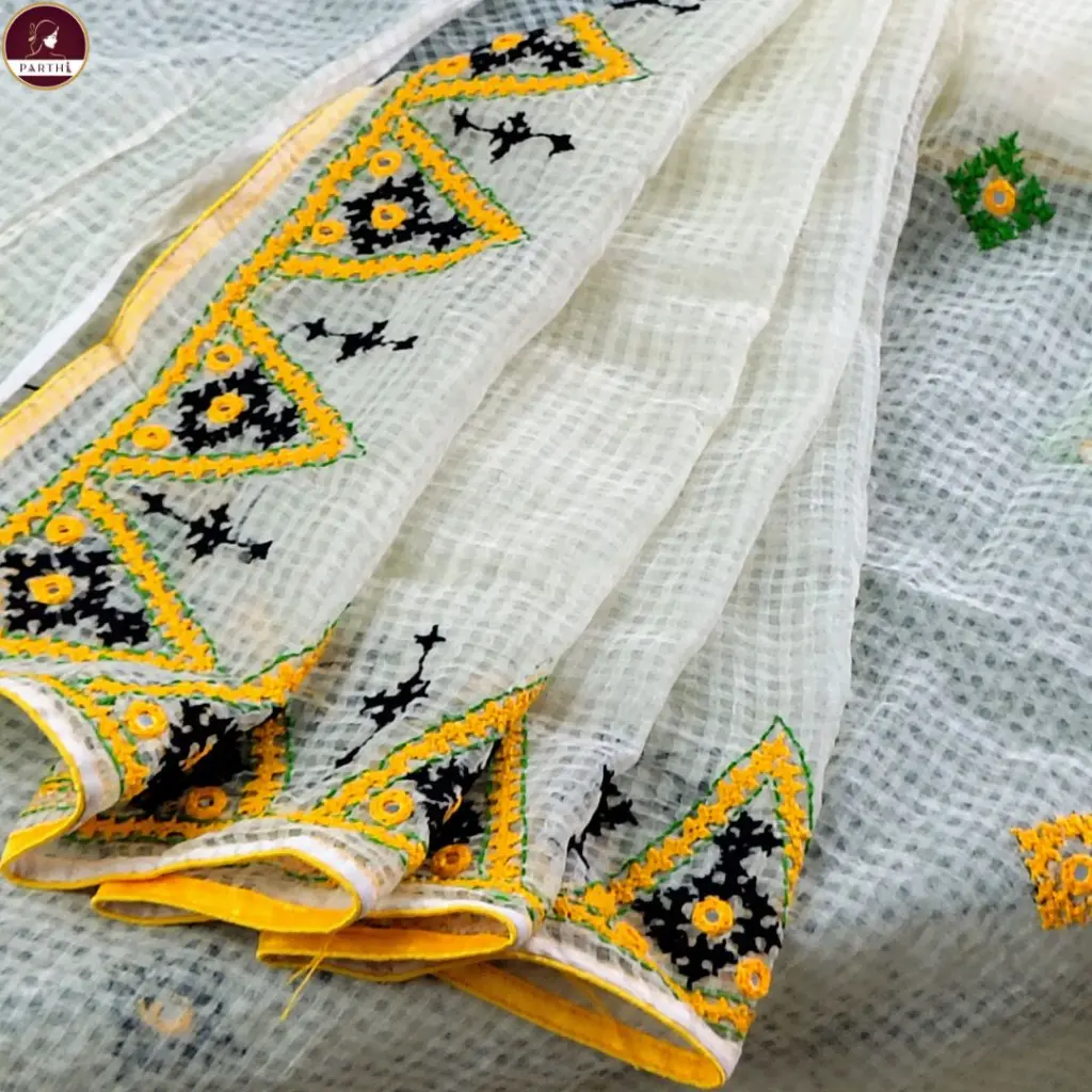 white-handwork-embroidery-gujrati work-with-blouse-piece (3).webp