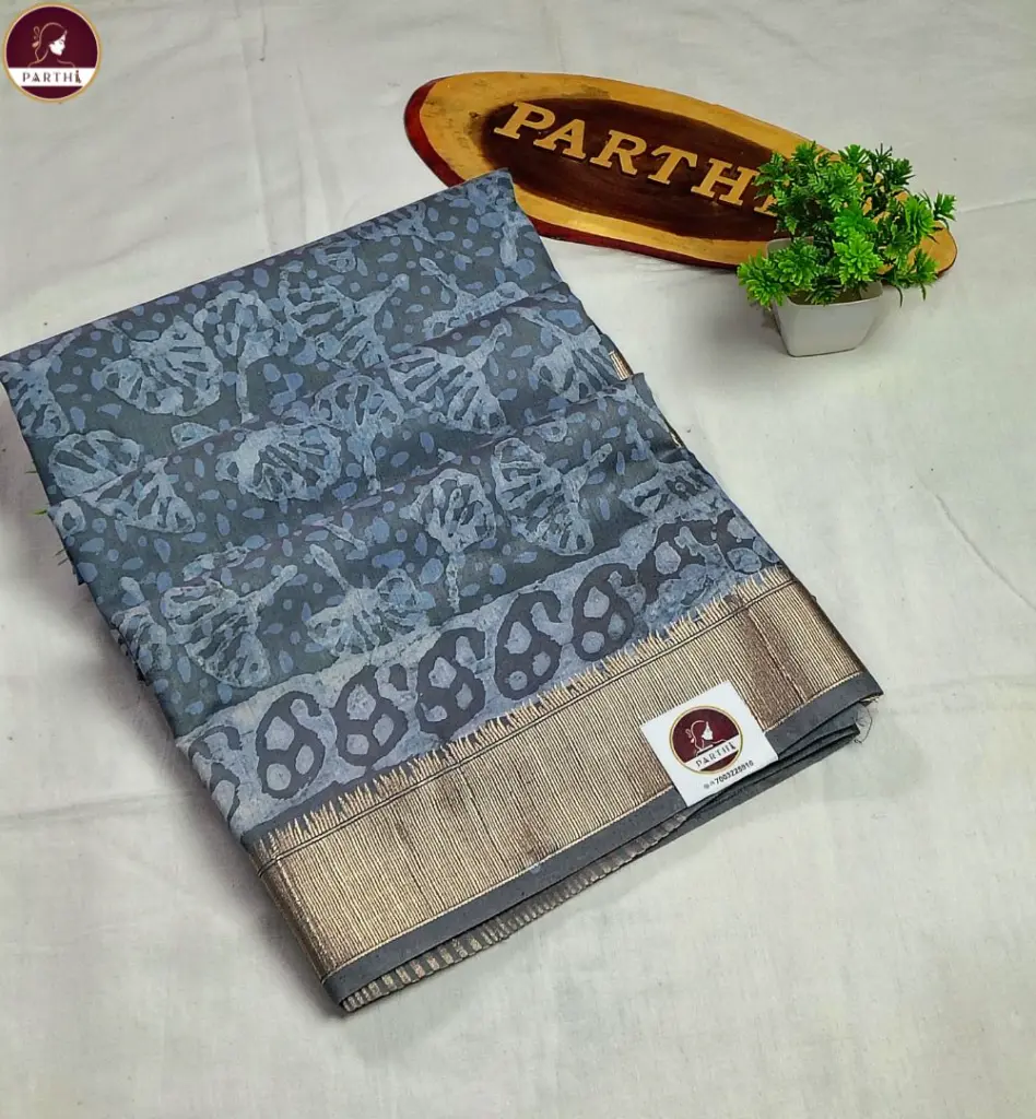 Grey_Maheshwari_Silk_Saree 1.webp