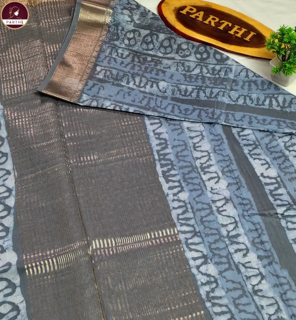 Grey_Maheshwari_Silk_Saree 2.webp
