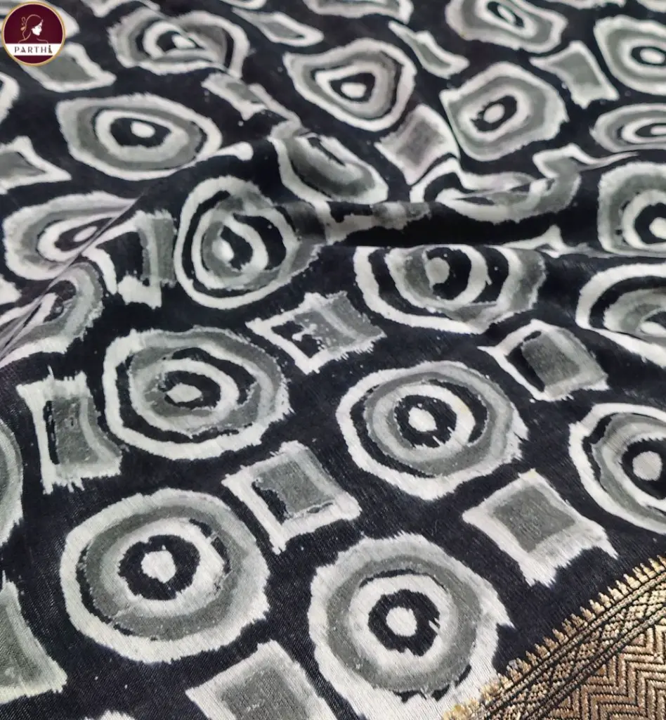 Black_Maheshwari__Silk_Saree 4.webp