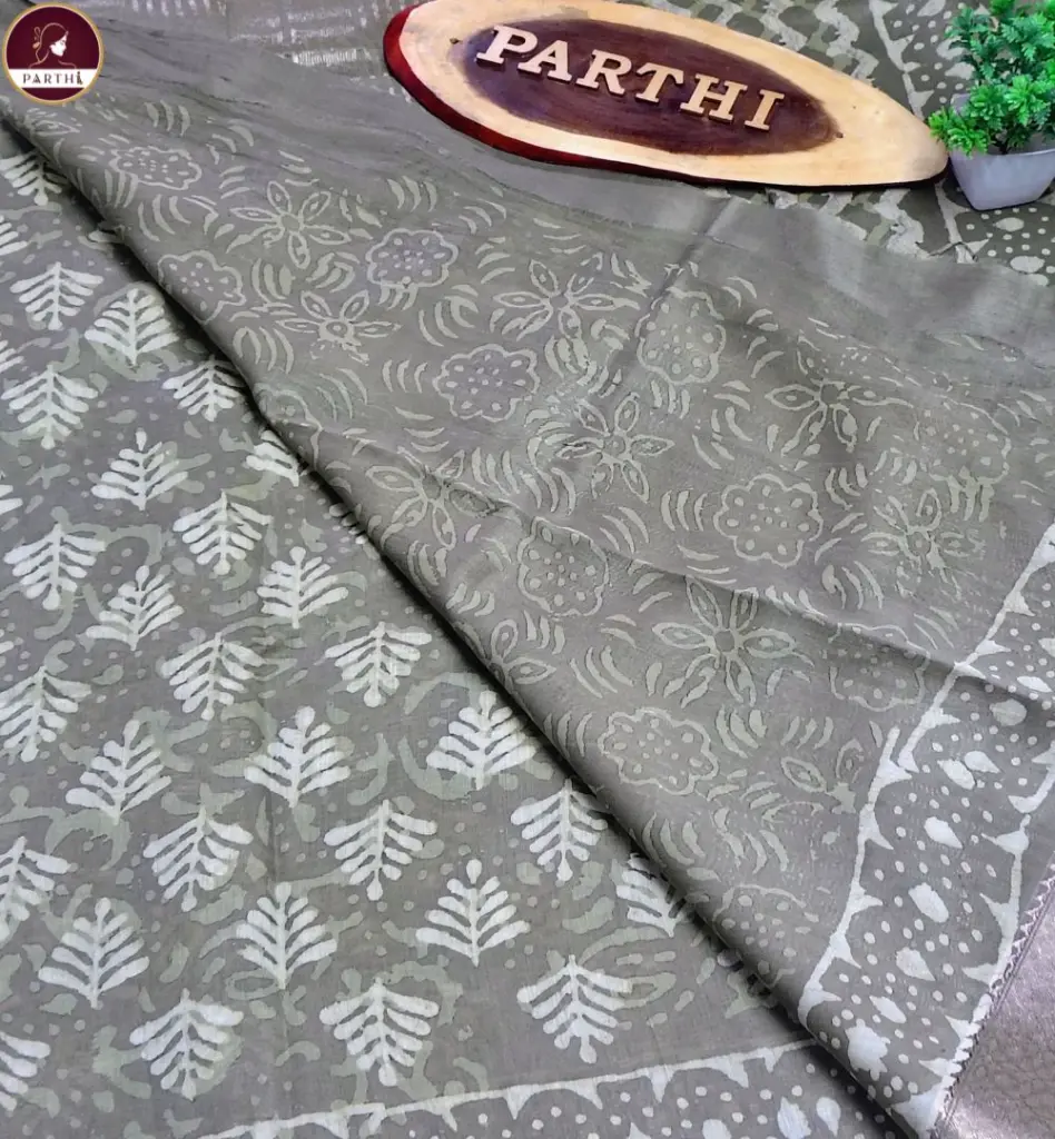 Green_Maheshwari__Silk_Saree 1.webp