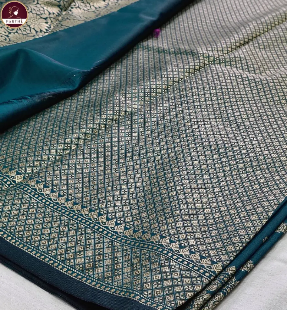 Green-Resham-Katan-with-Resham-Threadwork 4.webp