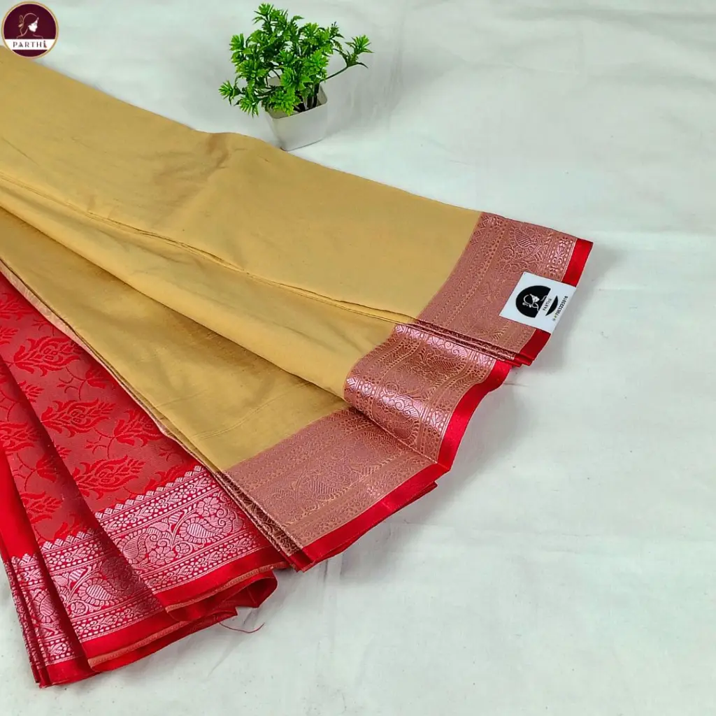 Kakinara Silk Saree with Red Zari Border & Attached Blouse Piece – Beige & Red Traditional Saree for Festive & Wedding Wear