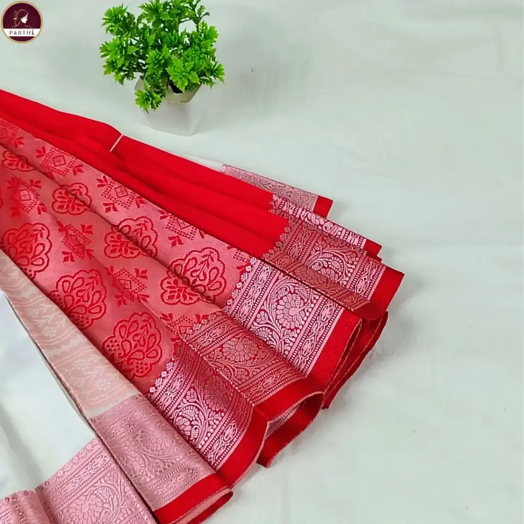 Kakinara Silk Saree with White Zari Border & Attached Blouse Piece – Red & White Traditional Saree for Wedding & Festive Wear