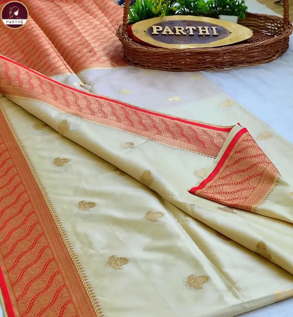 White Katan Banarasi Silk Saree with Zari Border & Contrast Blouse Piece | Premium Ethnic Wear